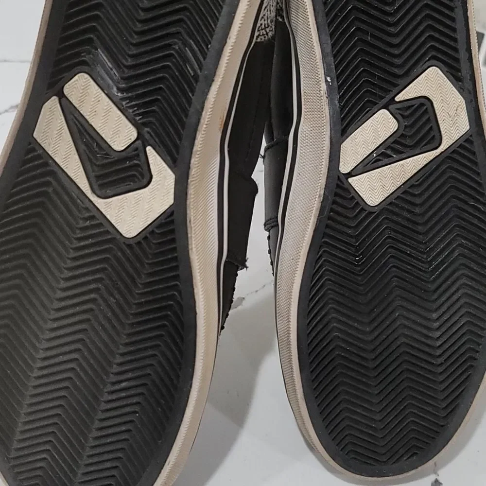 Globe loafers chevron